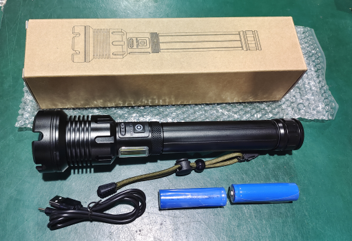 Superhelle, leistungsstarke, hohe Lumen, lange taktische Taschenlampen mit wiederaufladbarer Batterie