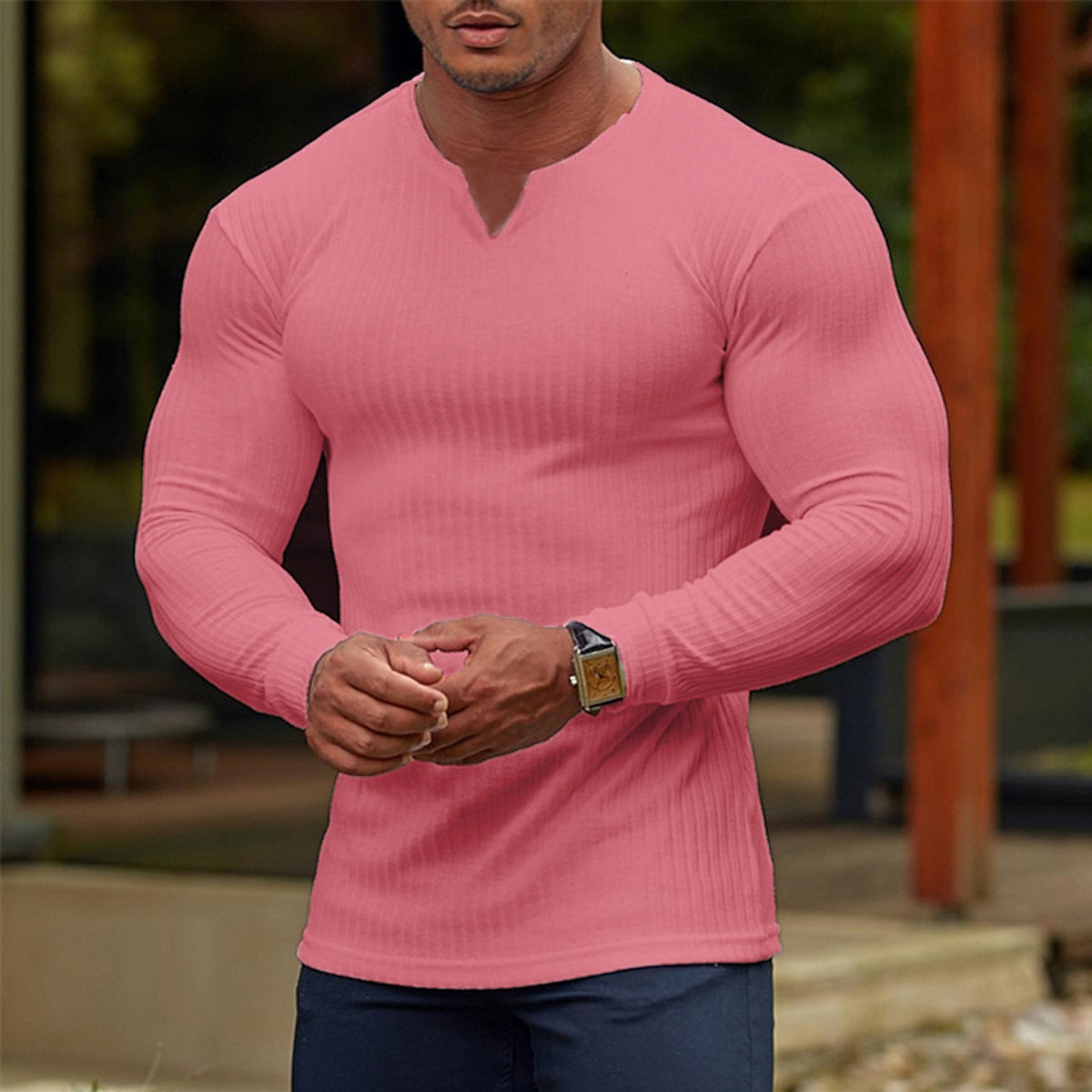 T-shirt sportiva a maniche lunghe alla moda con scollo a V per uomini