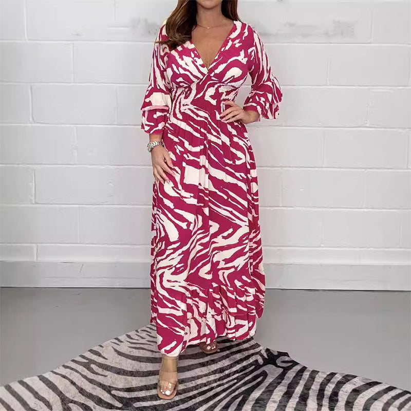 Vestito con un scollo a V, vita a strisce zebra e maniche 3/4