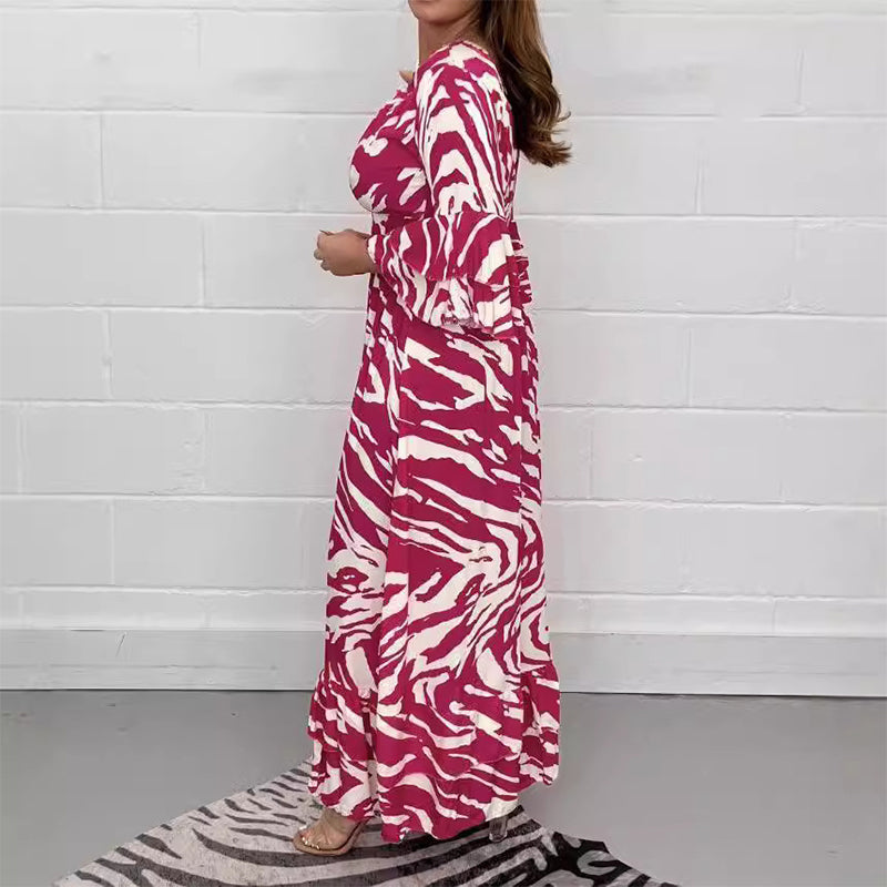 Vestito con un scollo a V, vita a strisce zebra e maniche 3/4