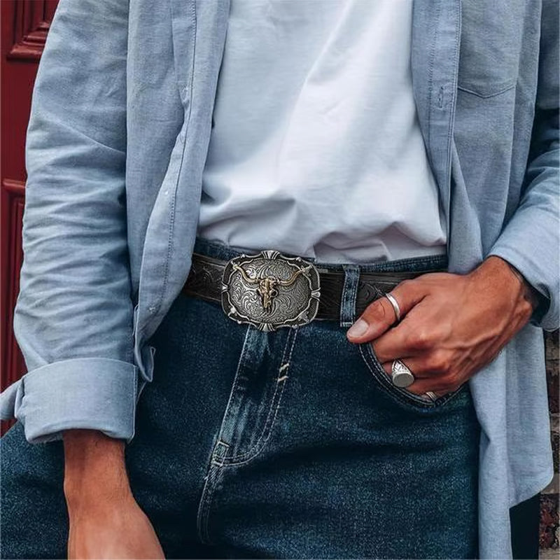 Herren-Gürtel aus geprägtem Leder im Retro-Stil mit Stierkopf-Motiv