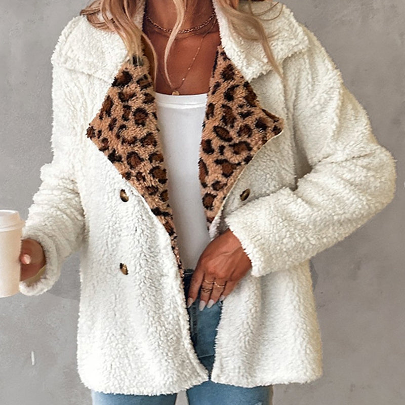 Gemütlicher Kurzmantel mit Leoparden-Revers