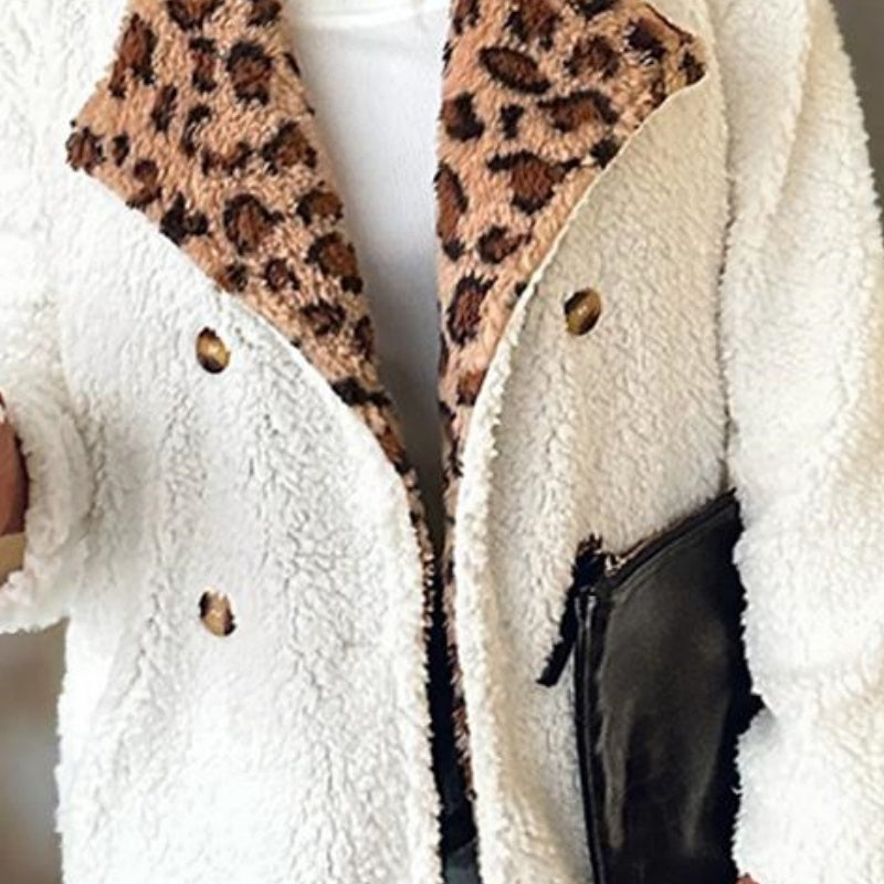 Gemütlicher Kurzmantel mit Leoparden-Revers