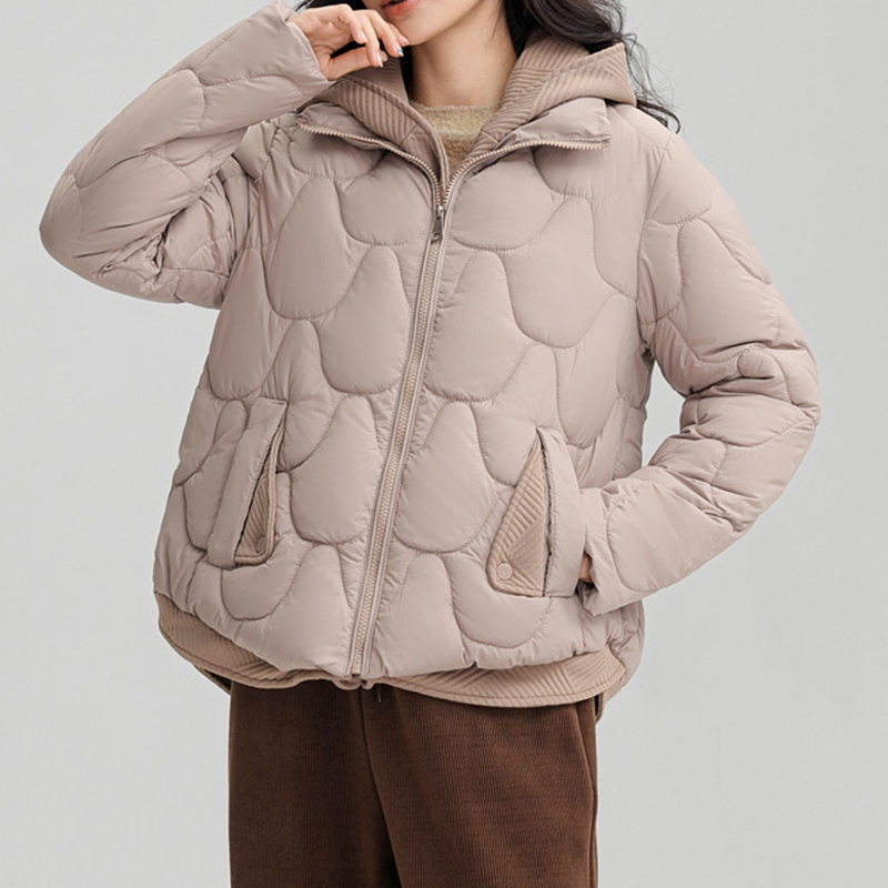 đ„đ§„Kurze Warme Winterjacke fĂŒr Damen â Steppjacke mit Kapuze und Taschen