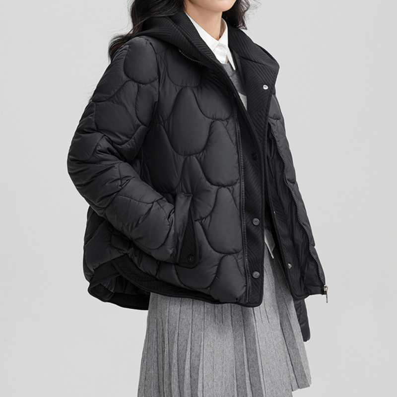 đ„đ§„Kurze Warme Winterjacke fĂŒr Damen â Steppjacke mit Kapuze und Taschen