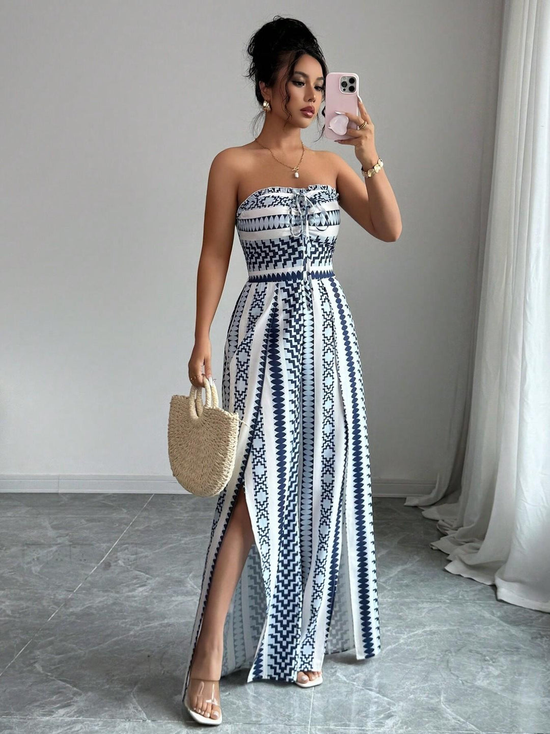 👗50% OFF NOW!💥Geometric Jumpsuit with Halter Neckline &amp; Side Slit – Unique print &amp; elastic back – Versatile, perfect for summer parties or resort wear ✨