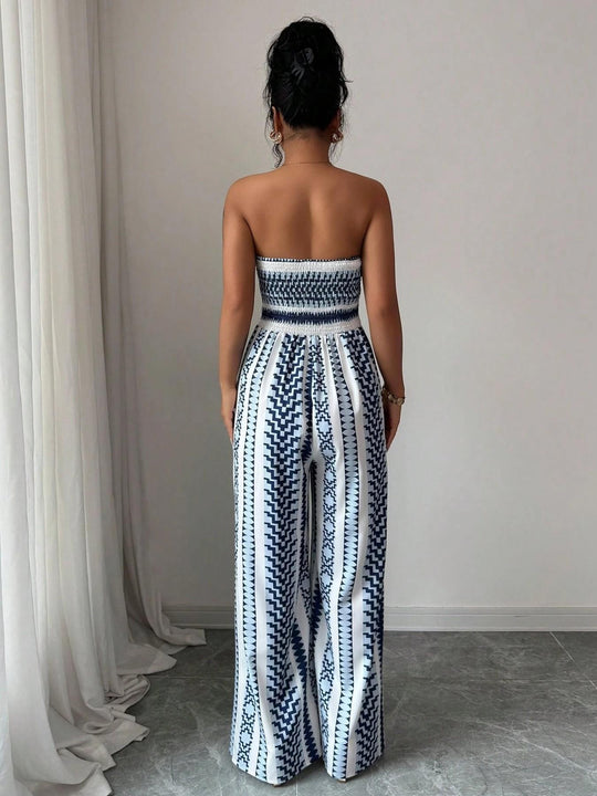 👗50% OFF NOW!💥Geometric Jumpsuit with Halter Neckline &amp; Side Slit – Unique print &amp; elastic back – Versatile, perfect for summer parties or resort wear ✨