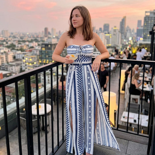👗50% OFF NOW!💥Geometric Jumpsuit with Halter Neckline &amp; Side Slit – Unique print &amp; elastic back – Versatile, perfect for summer parties or resort wear ✨