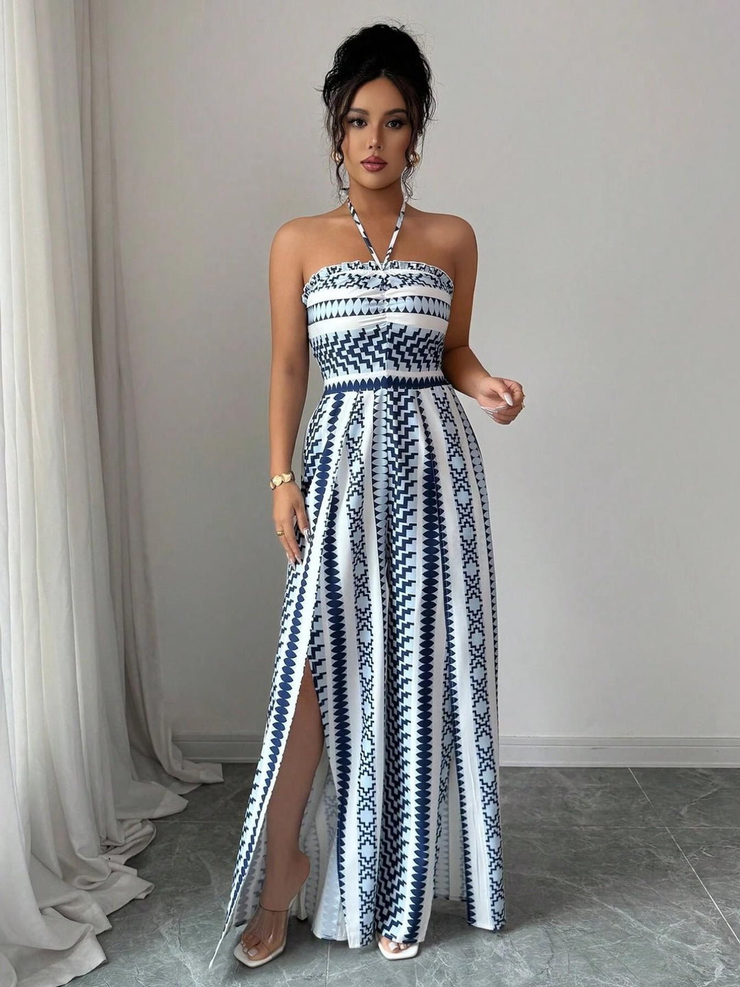 👗50% OFF NOW!💥Geometric Jumpsuit with Halter Neckline &amp; Side Slit – Unique print &amp; elastic back – Versatile, perfect for summer parties or resort wear ✨