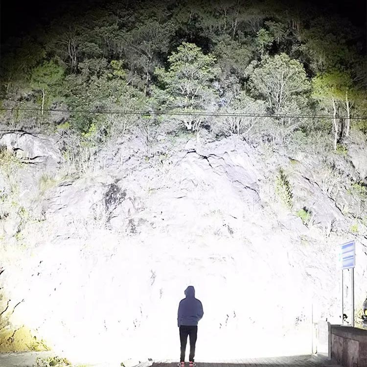 Superstarke, zoomfähige Taschenlampe