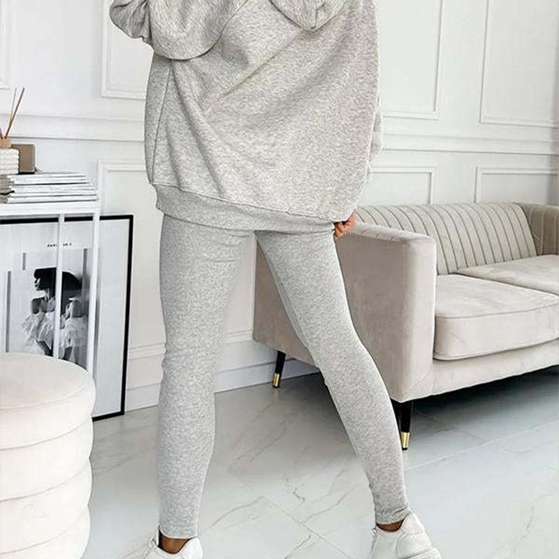 Lässiger und bequemer Sweatshirt-Anzug mit Kapuze