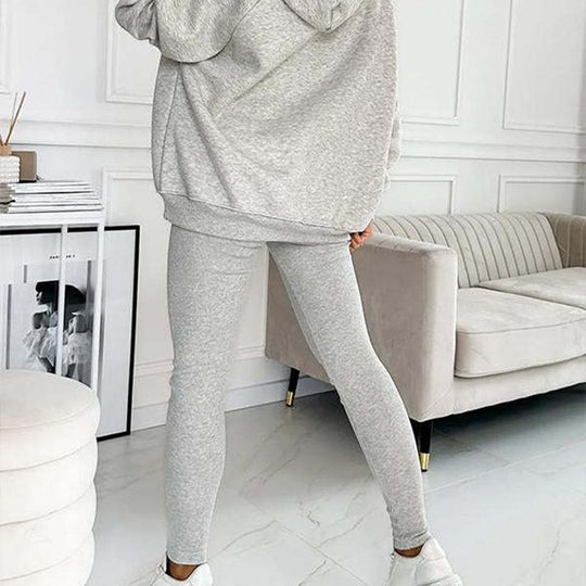Lässiger und bequemer Sweatshirt-Anzug mit Kapuze