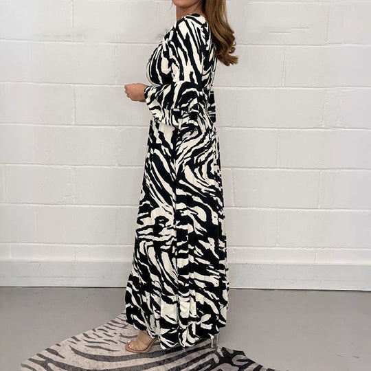 Kleid mit V-Ausschnitt, Zebrastreifen-Taille und 3/4-Ärmeln