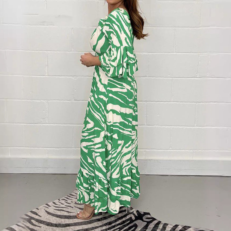 Vestito con un scollo a V, vita a strisce zebra e maniche 3/4
