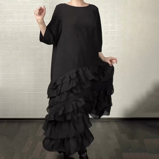 Übergroßes, fließendes Kleid mit Rüschen und Lagen