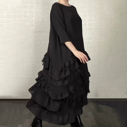 Übergroßes, fließendes Kleid mit Rüschen und Lagen