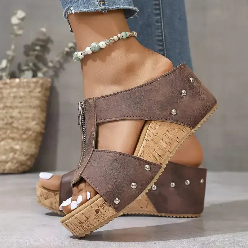 ✨ 48 % alennus! Kesän must-have: Nastoitettu string-kiilakorkoinen sandaali – muodikkaat &amp;  mukava! 👡🔥