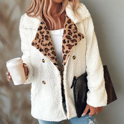 Gemütlicher Kurzmantel mit Leoparden-Revers