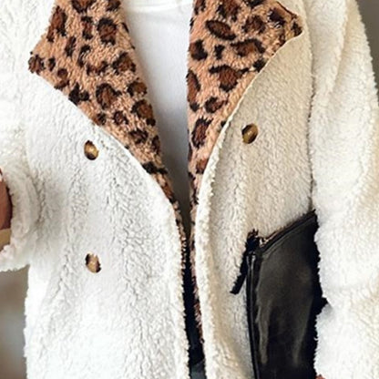 Gemütlicher Kurzmantel mit Leoparden-Revers