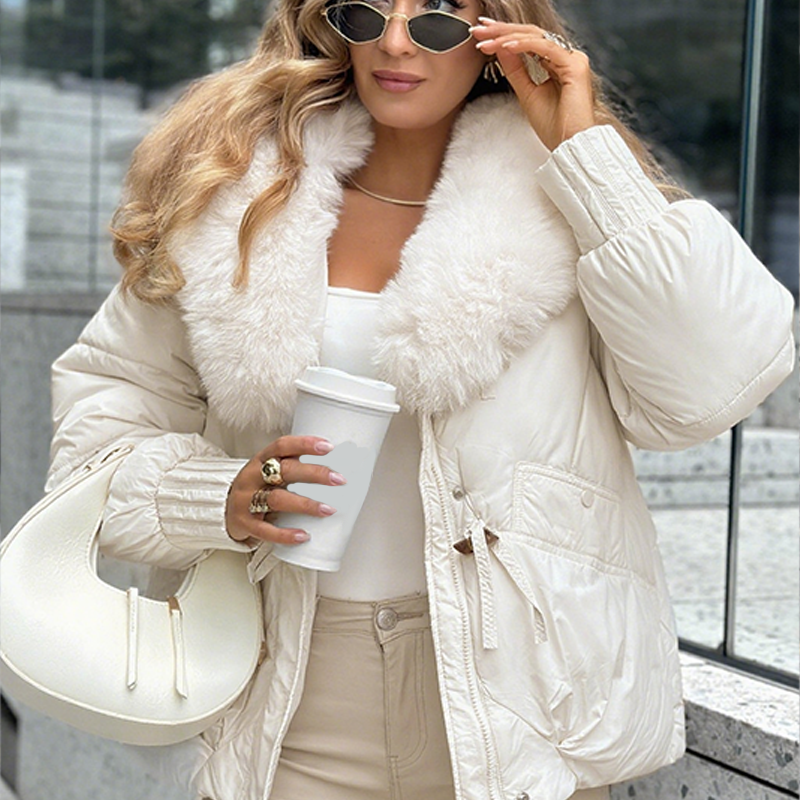 Stilvolle Steppjacke mit Kunstpelzkragen