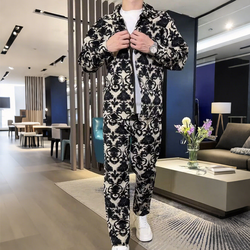 Conjunto de chaqueta y pantalón con estampado floral para hombre.