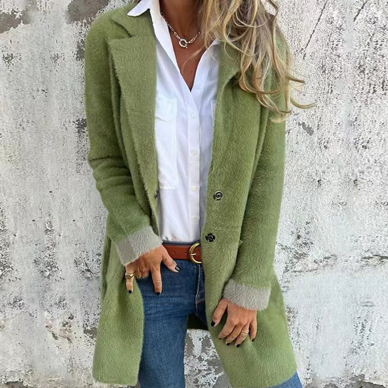 Cappotto classico ed elegante da donna di lunghezza midi