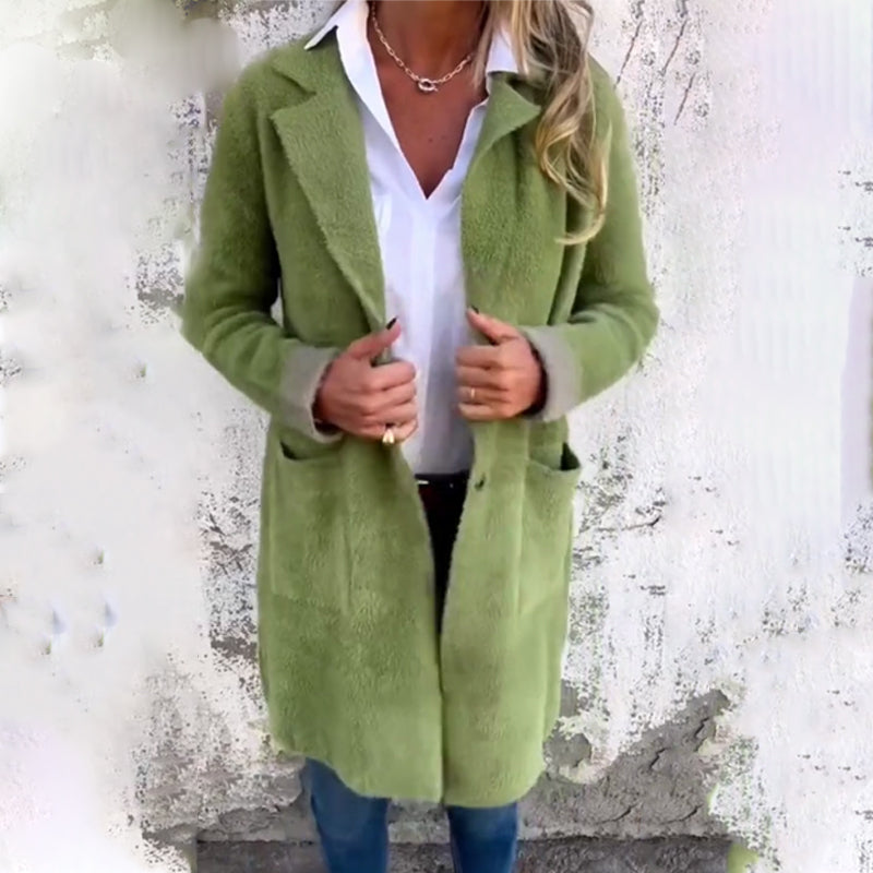 Cappotto classico ed elegante da donna di lunghezza midi
