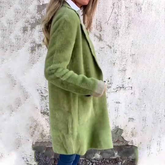 Cappotto classico ed elegante da donna di lunghezza midi