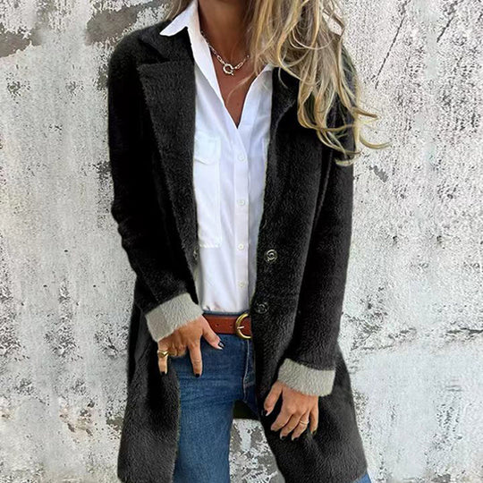 Cappotto classico ed elegante da donna di lunghezza midi