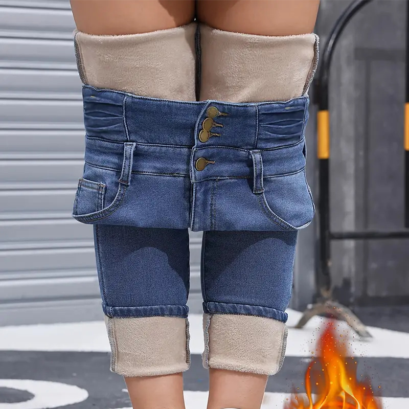 Modische, warme Damen-Jeans im lässigen Stil