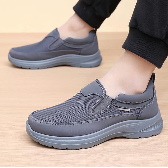 👟 50% RABATT JETZT! ✨ Herren Orthopädische Atmungsaktive Slipper-Sneakers - Fußgewölbe Unterstützung mit Memory-Schaum Einlegesohlen für Ganzägigen Komfort 🏃‍♂️💨