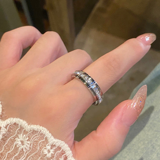 💖Drehbarer Spinner-Ring aus Titanstahl mit Zirkonia