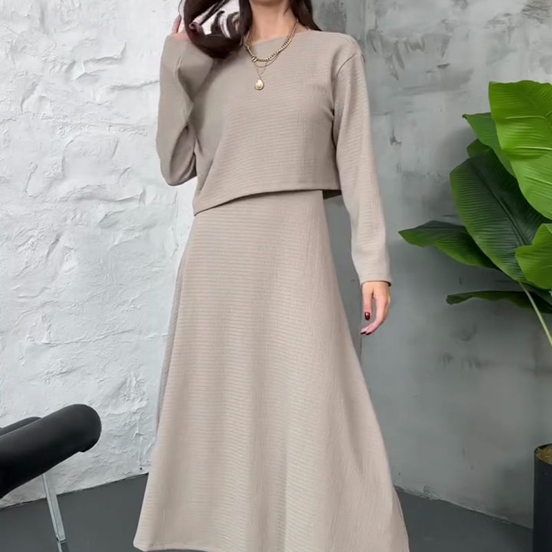 🔥Neuheiten Sonderangebot💃 2-teiliges Strick-Outfit für Damen: Midikleid mit Spaghettiträgern und bauchfreies Oberteil