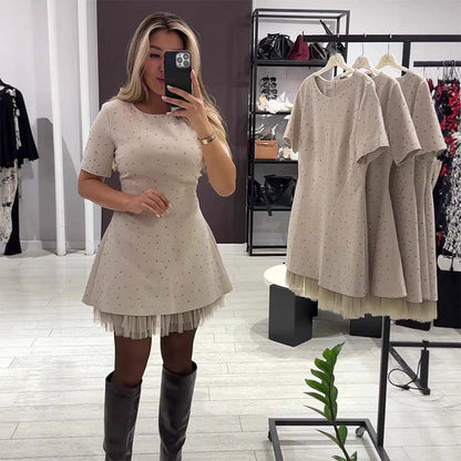 Glitzerndes Minikleid mit kurzen Ärmeln und Spitzenbesatz für Damen