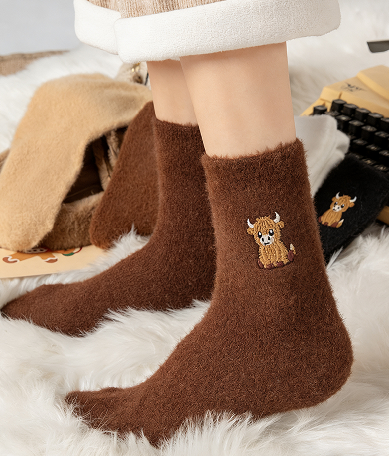 ⏳LETZTER TAG DES SALE 50 % RABATT!🔥Süße, warme Plüschsocken für Damen mit Highland-Kuh-Stickerei