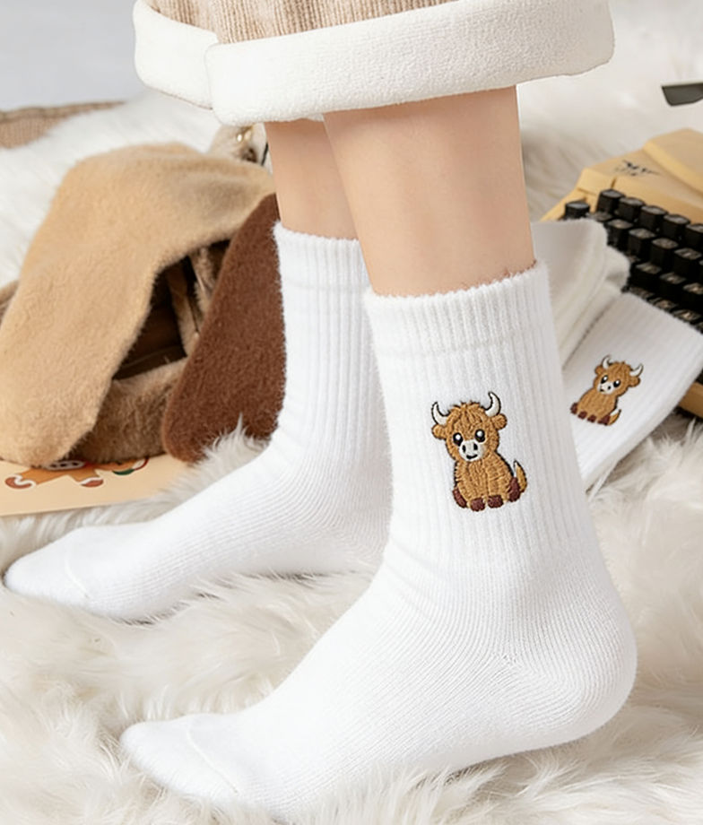 ⏳LETZTER TAG DES SALE 50 % RABATT!🔥Süße, warme Plüschsocken für Damen mit Highland-Kuh-Stickerei