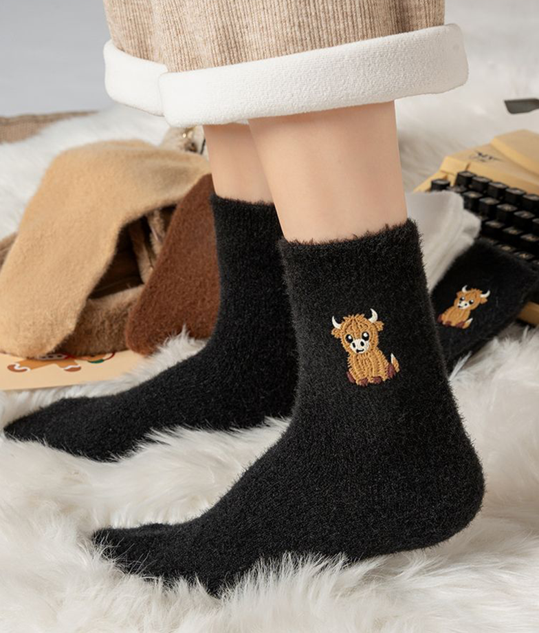 ⏳LETZTER TAG DES SALE 50 % RABATT!🔥Süße, warme Plüschsocken für Damen mit Highland-Kuh-Stickerei