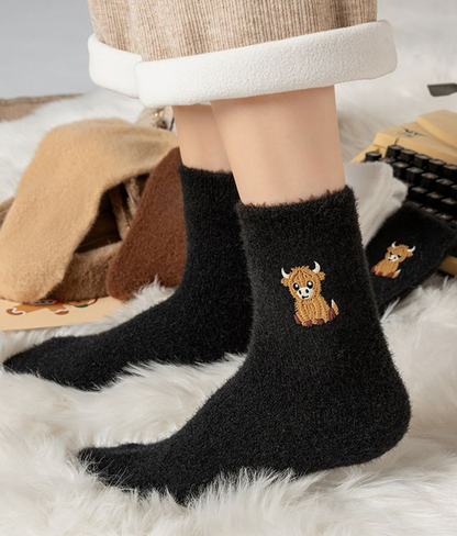⏳LETZTER TAG DES SALE 50 % RABATT!🔥Süße, warme Plüschsocken für Damen mit Highland-Kuh-Stickerei
