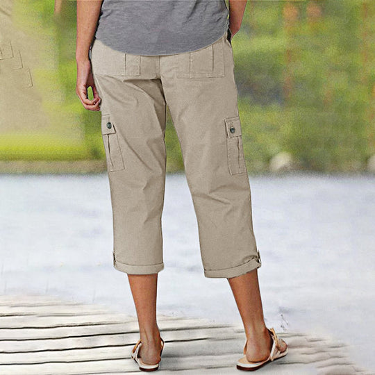 Capri Cargohose mit Taille und Falten unten und mehreren Taschen