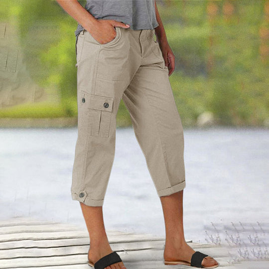 Capri Cargohose mit Taille und Falten unten und mehreren Taschen