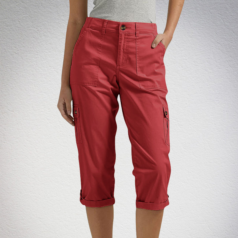Capri Cargohose mit Taille und Falten unten und mehreren Taschen