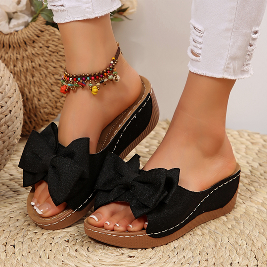 👡 60% RABATT! 🎀 Damen-Bowknot Zehenfreie Keilabsatz-Sandalen – Stilvoll, Bequem &amp; Perfekt für Sommer &amp; Feste 🌸