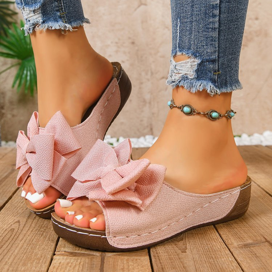 👡 60% RABATT! 🎀 Damen-Bowknot Zehenfreie Keilabsatz-Sandalen – Stilvoll, Bequem &amp; Perfekt für Sommer &amp; Feste 🌸