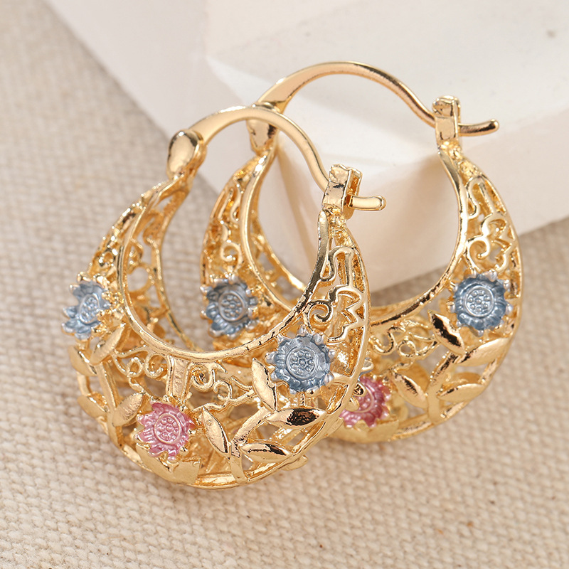 💛✨ Must‑Have! 🌙 Gold‑Plated Crescent Hoop Earrings with Enamel Flowers – Delicate floral charm &amp; everyday elegance, ideal for gifting 🌸